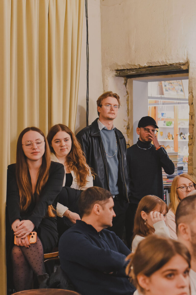 Фото з першої презентації мальопису «Мистецтво під вогнем», Київ, 3 грудня 2025
