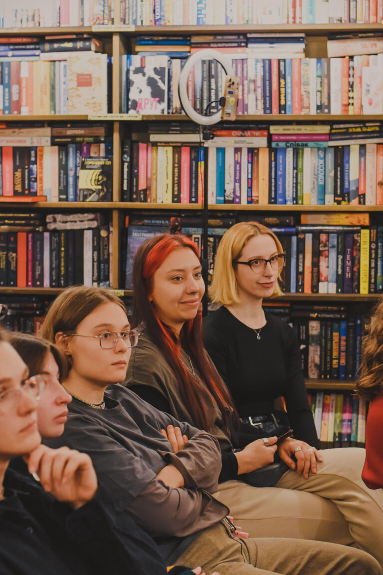 Фото з першої презентації мальопису «Мистецтво під вогнем», Київ, 3 грудня 2025
