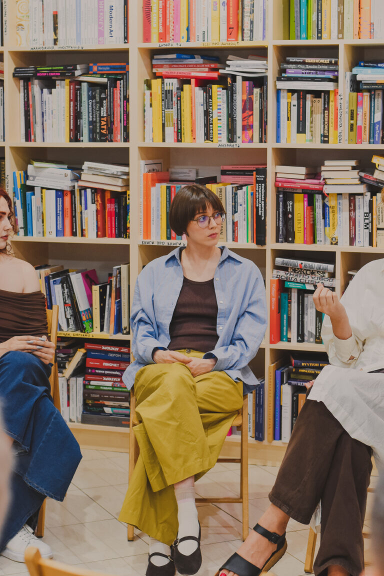 Фото з презентації мальопису «Мистецтво під вогнем» в книгарні Збірка, Київ