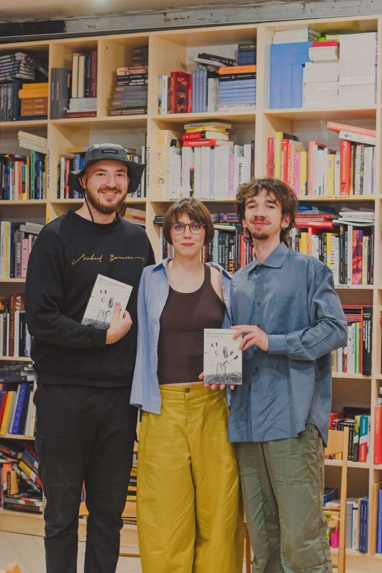 Фото з презентації мальопису «Мистецтво під вогнем» в книгарні Збірка, Київ