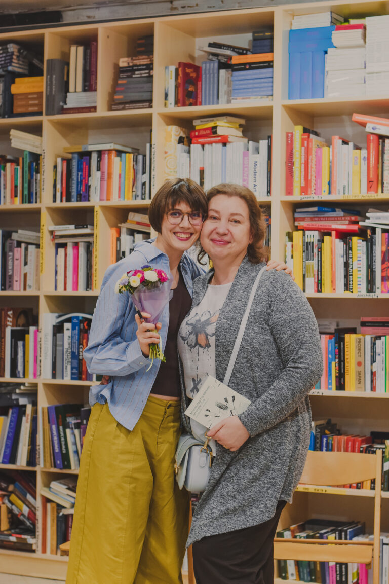 Фото з презентації мальопису «Мистецтво під вогнем» в книгарні Збірка, Київ